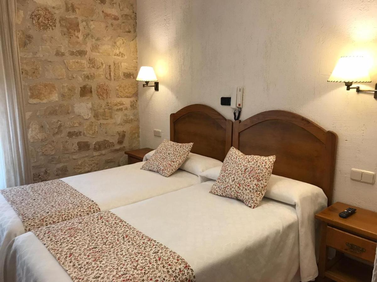Hostal Decerca Prádena Εξωτερικό φωτογραφία